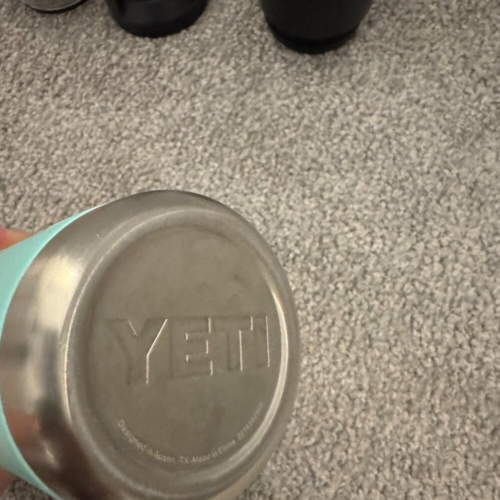 2 Yeti Rambler Bottles with Tops - Picture 6 of 9